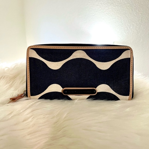 Juicy Couture Handbags - EUC Blue White Green RARE HTF Juicy Couture Wallet
